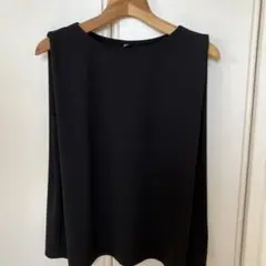 ユニクロ　ノースリーブ　タンクトップ　トップス