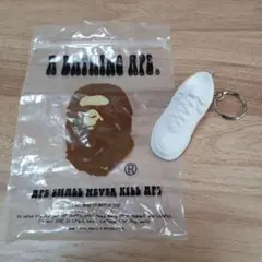 A BATHING APE スニーカー型キーホルダー