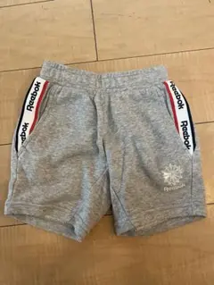 美品　Reebok グレー ハーフパンツ 110