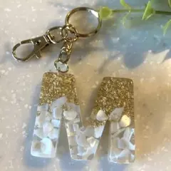 ハンドメイド アルファベット 「M」型 イニシャル キーホルダー バッグチャーム