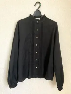 as know as アズノーアズ 黒い長袖シャツ フリル付き