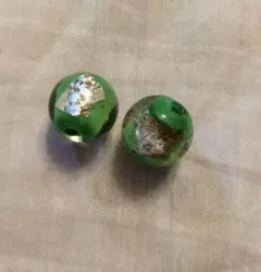 緑色のガラス製とんぼ玉 2個セット
