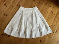 UNTITLEDのスカート