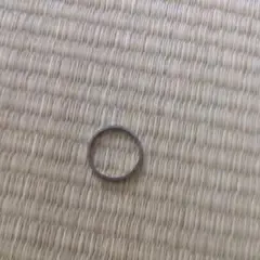シンプルな金属製リング