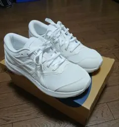 アシックス　LAZERBEAM JJ 24.0cm