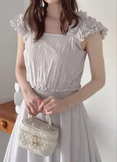 フリルショルダー花柄刺繍コットンフレアワンピース