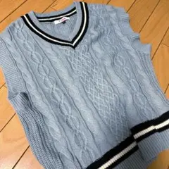 ピンクラテ　春服ラインニットベスト S 水色
