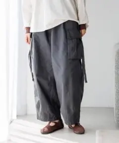 niko and … ストリングカーゴパンツ チャコールグレー フリー