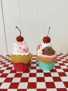 お花と３色アイスのカップケーキ　フェイクスイーツ　ままごと　ファンシー　サンプル