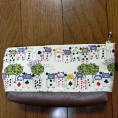 猫とトランプ柄の布製ポーチ