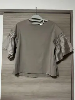 【美品】グレディブリリアン　袖フリルトップス