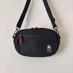 NIXON ニクソン PETTY SMALL SLING ショルダーバッグ