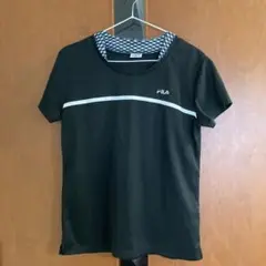 FILA ブラック ショートスリーブ Tシャツ