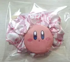 『星のカービィ　缶バッチ付シュシュ』