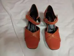 FARANDOLE オレンジ スエード クロスストラップ パンプス