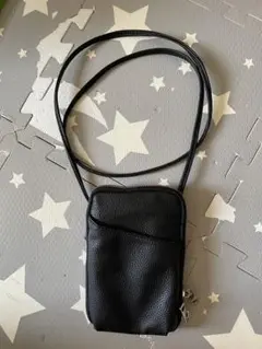 黒いスマホショルダーバッグ