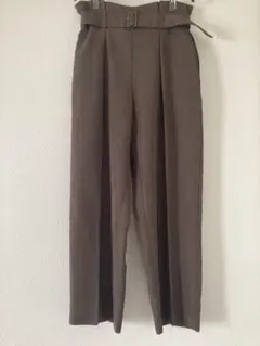 ベルトタックテーパードパンツ
