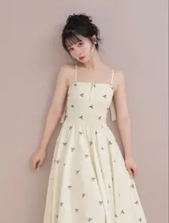 エムミーエメ　リボンエンブロイダリーシャーリングワンピース