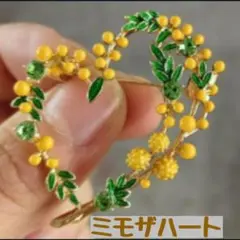 ミモザハートリースブローチ　花　植物　ナチュラル 北欧