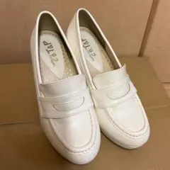 ローファー　ヒール　白