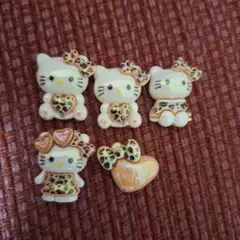 デコパーツ　穴アリ　キティ