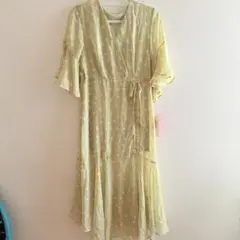 【新品未使用】　小花柄ワンピース　黄緑　グリーン　フレアワンピース　しまむら
