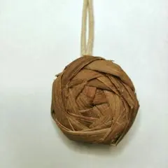 国産手作り｜山葡萄のバラ型チャーム（会津産/茶色/紐13cm）