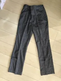 チェックパンツ