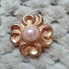 金色の花形　スカーフ止め