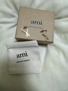 【新品未使用】ami アミパリ スモールフープピアス 両耳 シルバー ロゴ Ami De Coeur スモール フープイヤリング シルバー | AMI PARIS