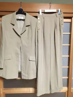インゲボルグ パンツスーツ ベージュ