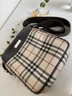 【超美品】バーバリー ノバチェック ショルダーバッグ ロゴプレート キャンバス