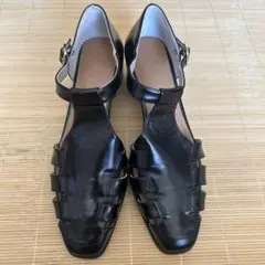 レザー ストラップ付きヒール シューズ 黒