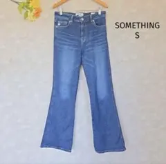 Item thumbnail for item 3d81b5ab-e9a6-477d-a252-c8e48f9cc1fe