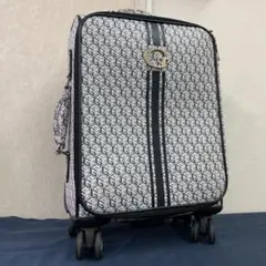 2025年最新】Guess キャリーケースの人気アイテム - メルカリ
