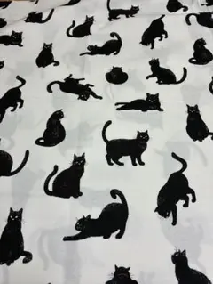 生地　白地に黒猫　ブロード　①110×35×2枚
