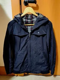 美シルエット　ブラックブルゾン　バーバリーブラックレーベル　クレストブリッジ