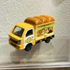 トミカ　チップとデール　スバルサンバー
