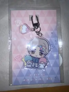 SEVENTEEN x サンリオ エスクプス　キーホルダー