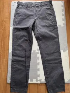 ユニクロ　パンツ　スラックス　ズボン　 ダークグレー