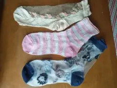 【未使用】レースソックス３ 足セット ベージュ ピンク 青