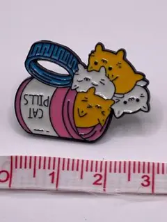 猫　ピンバッチ　瓶から飛び出す猫ちゃんたち