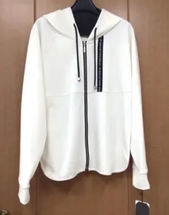 QUARee パーカー　　未使用