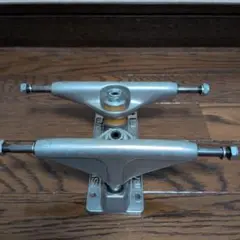 TRACKER AXIS Trucks USA製 Skateboard