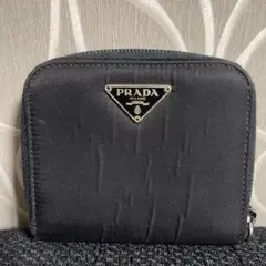 プラダ 二つ折り財布