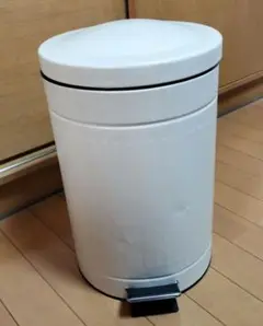 蓋付き　ゴミ箱　ペダル式　 アイボリー