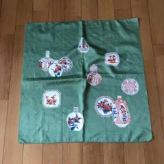風呂敷 花瓶と皿のデザイン 緑色