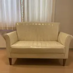 クリーム色の2人掛けソファ　130✖️72✖️95 座面41