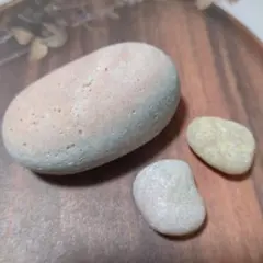 No.208 うっすらピンクな石ころ