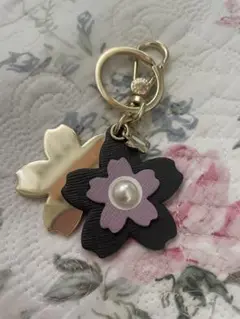 FURLA 花型キーホルダー・キーリング